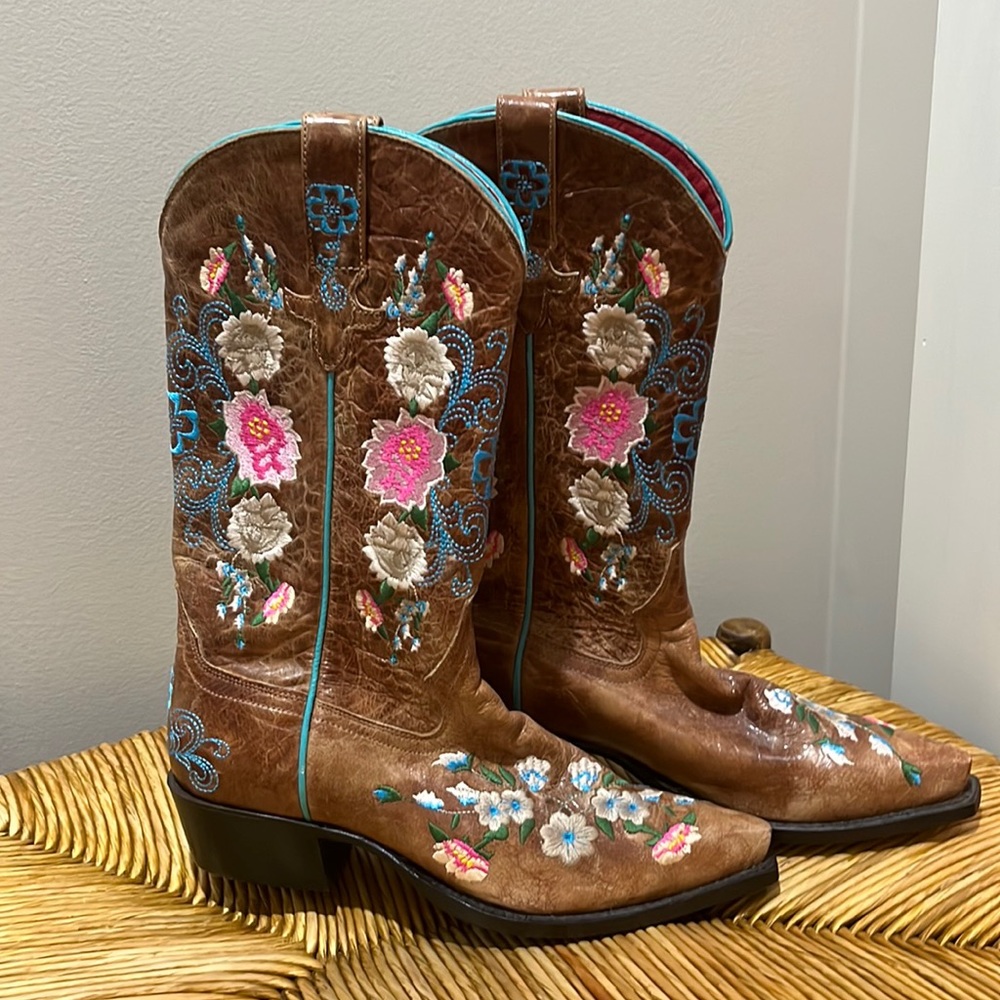 Macie Bean Western Women’s Boots Size 8.